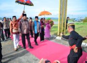 Perdana ke Gorontalo, Menekraf dan Wamenpar RI disambut adat Mopotilolo